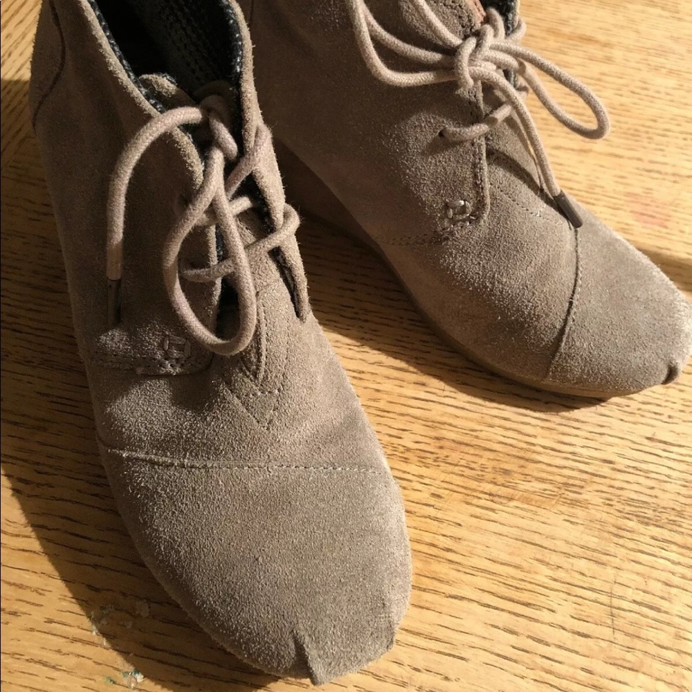TOMS suede ankle booties size W5 tan wedge heel